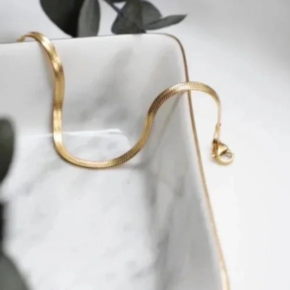18K Gold Plated Alaia Bracelet - Picture 4 of 5